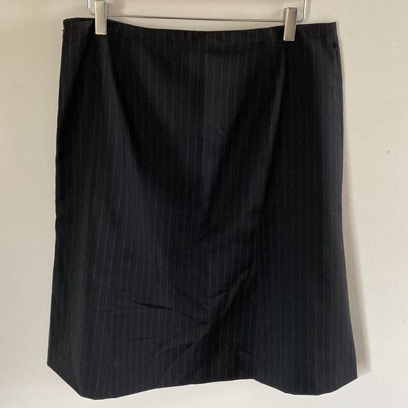 J. Crew Pinstripe Wool Skirt, Size 10 (g10) - Picture 2 of 9